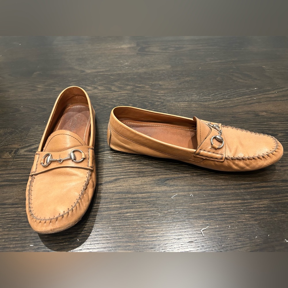 Tan Gucci driving loafers size 39